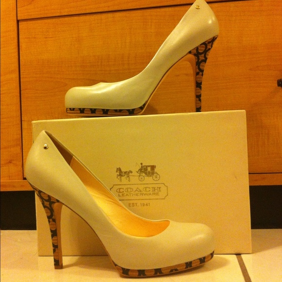 Pumps - Picture 2 of 4